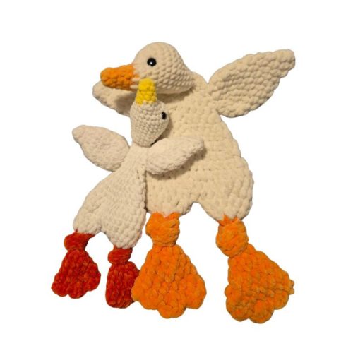 Noodles - Plush crochet little goose and mama goose sleeping buddies